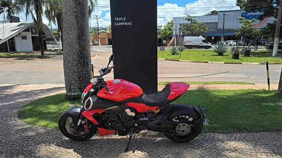 DUCATI DIAVEL V4 